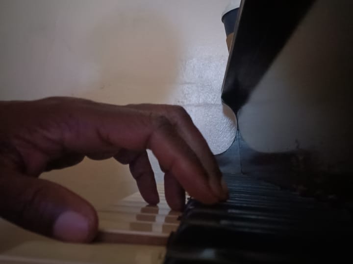 Do you need to cut your nails to play well?